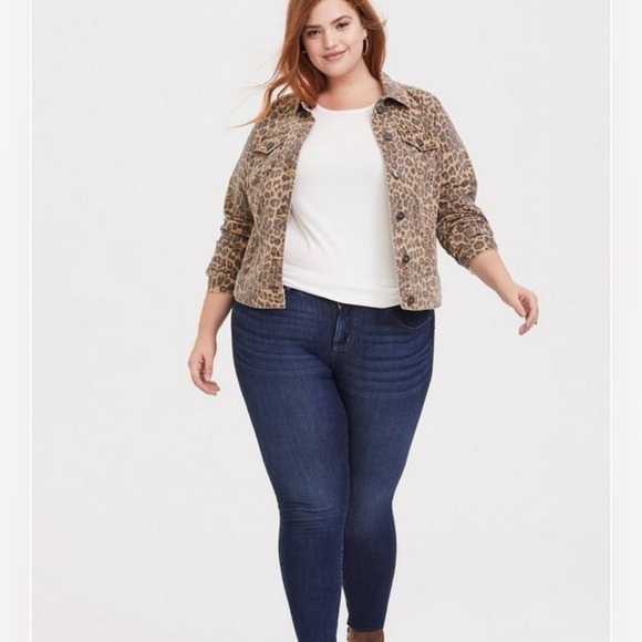 Torrid white Super soft crew neck long sleeve tee. Size 3 - Picture 2 of 10